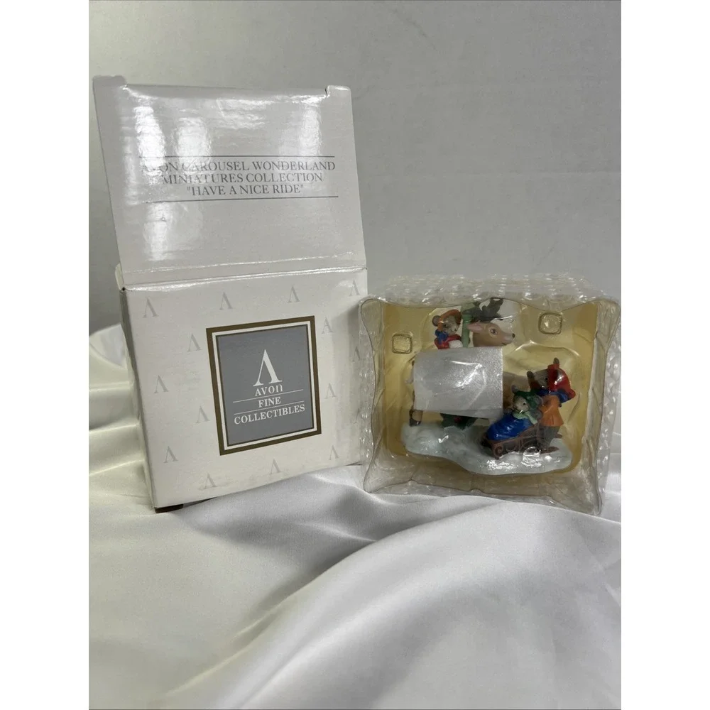 Vinatge Avon 1993 Carousel‎ Wonderland Miniature Collection 